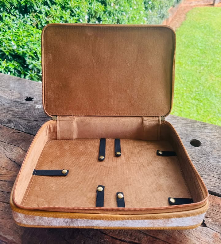 Alyssa – Genuine Cowhide and Leather Jewellery Case