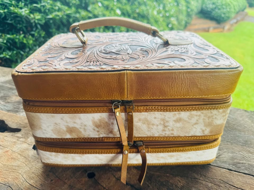Alyssa – Genuine Cowhide and Leather Jewellery Case