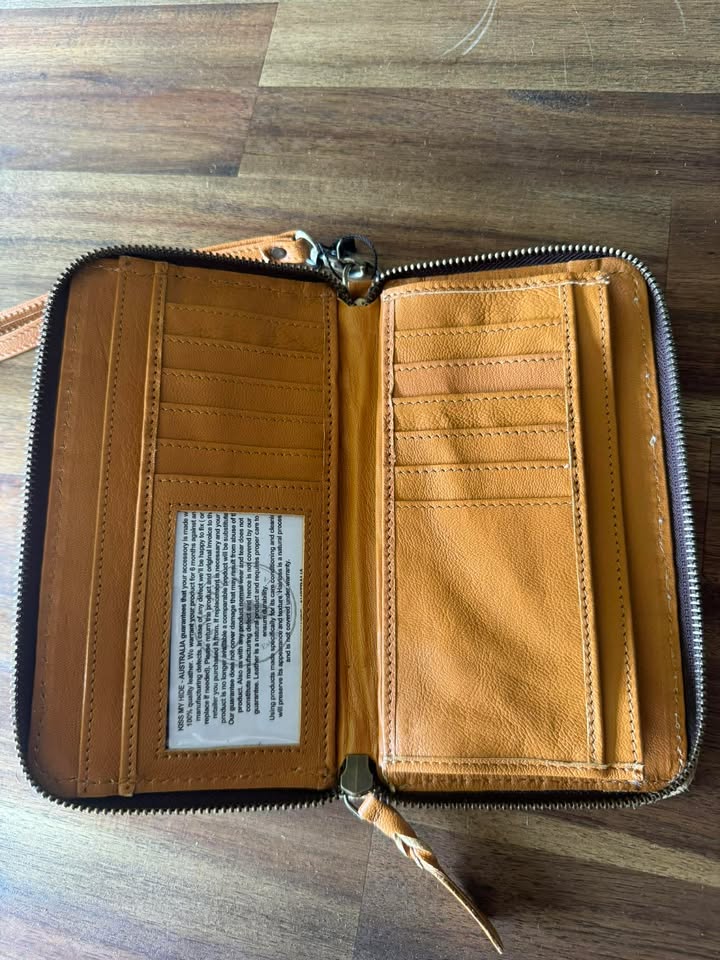 Marsala – Genuine Cowhide and Leather Inlay Wallet