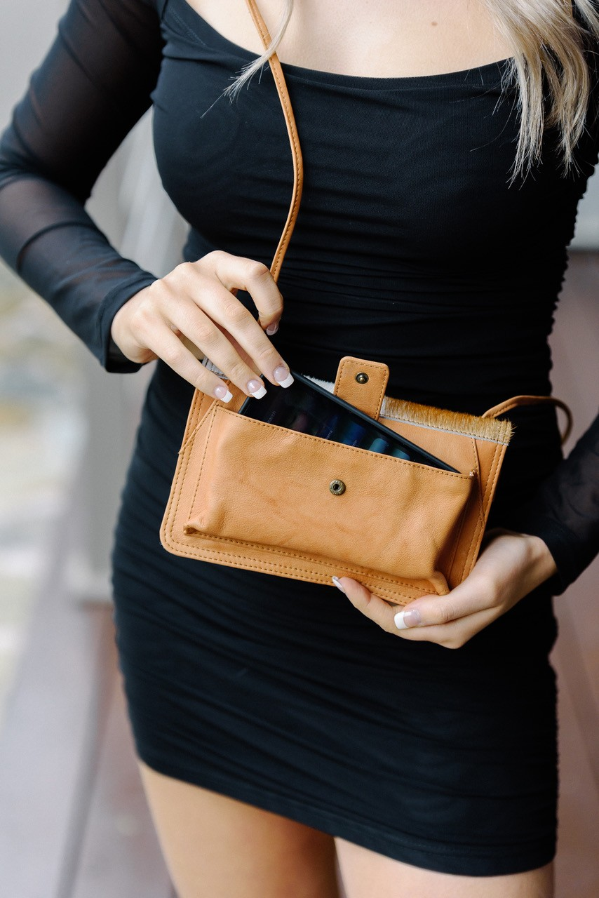 Oakville – Genuine Leather and Cowhide Wallet Bag
